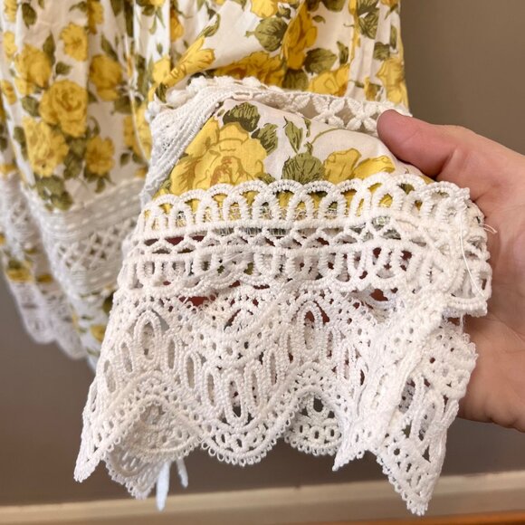 Trish Scully Everly Dress in Yellow Floral White Lace- Size. 5 - Picture 2 of 6